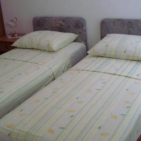 Apartment Mali Odmor Necujam